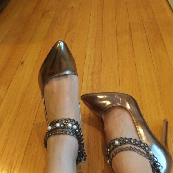 Pumps - Picture 5 of 8